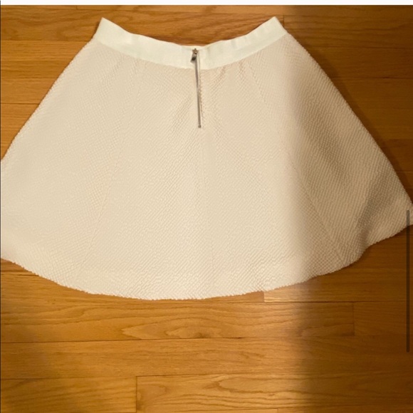 NWOT Skirt Elizabeth & James white mini skirt - Picture 5 of 6
